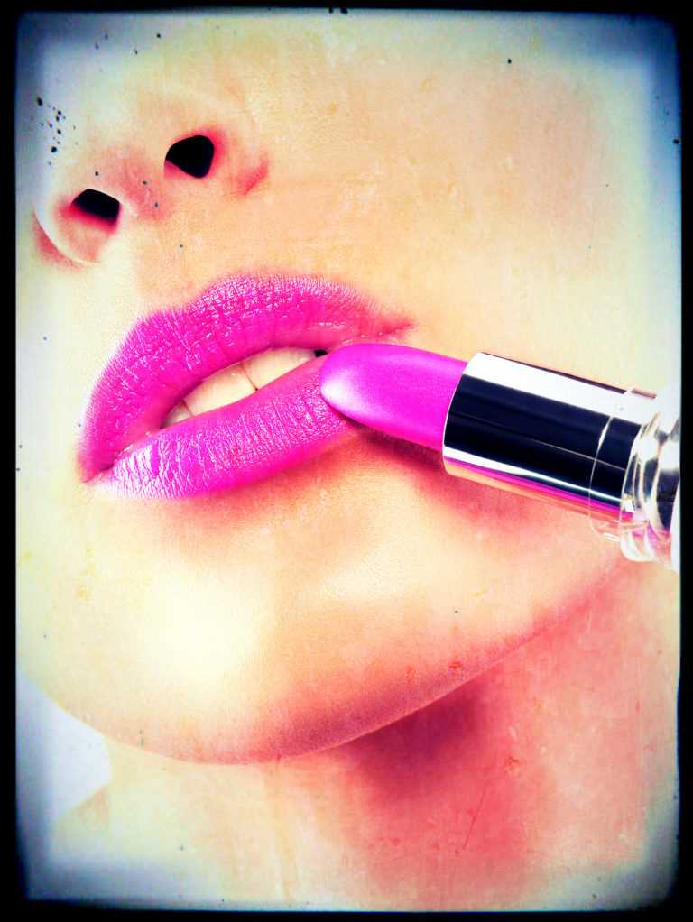 Scherzi matrimonio, scherzo rossetto nello specchio